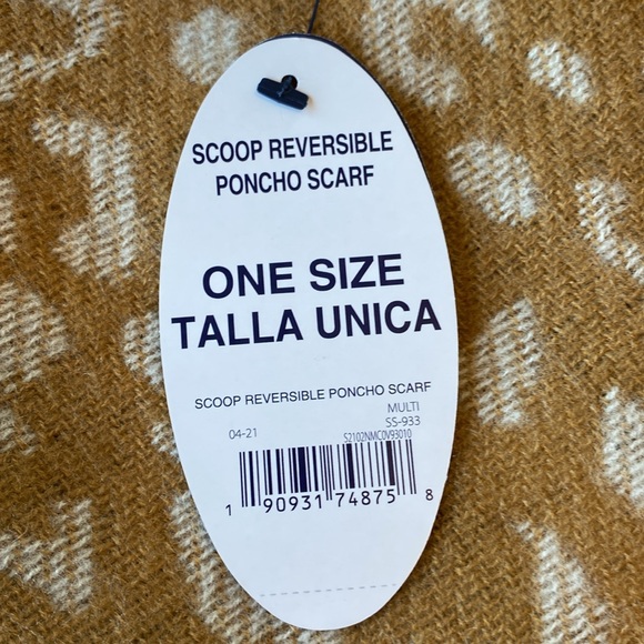 Scoop reversible poncho scarf - Picture 3 of 12